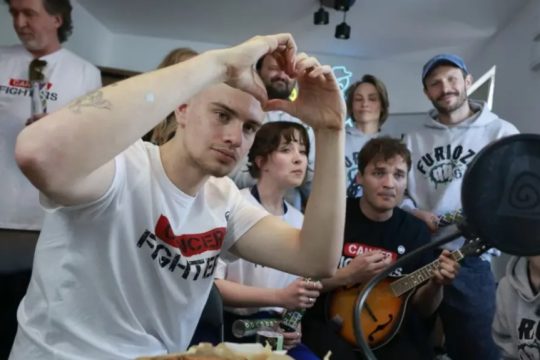 Πολωνός influencer έκανε 9 συνεχόμενες ημέρες live streaming: Συγκέντρωσε 60 εκατ. ευρώ για παιδιά με καρκίνο [βίντεο]